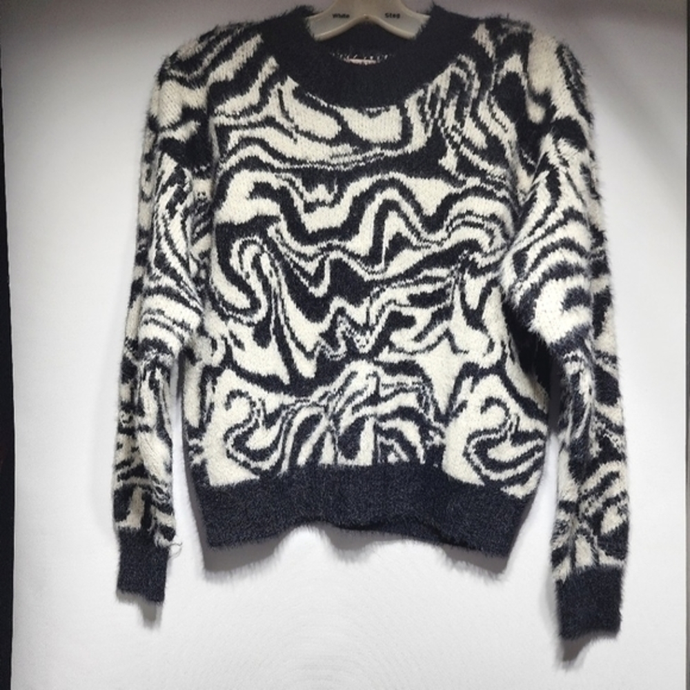 So Goods For‎ Life Crew Neck Black White Marble Ladies Sweater Large NWT